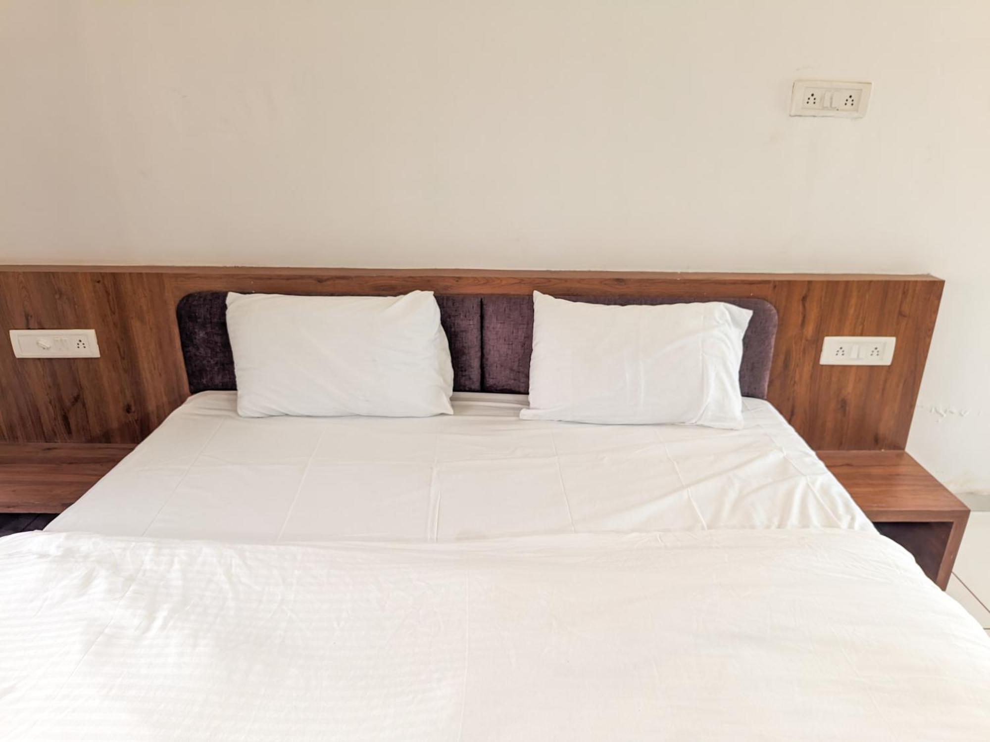 Samrat Homestay Garudeshwar Kültér fotó